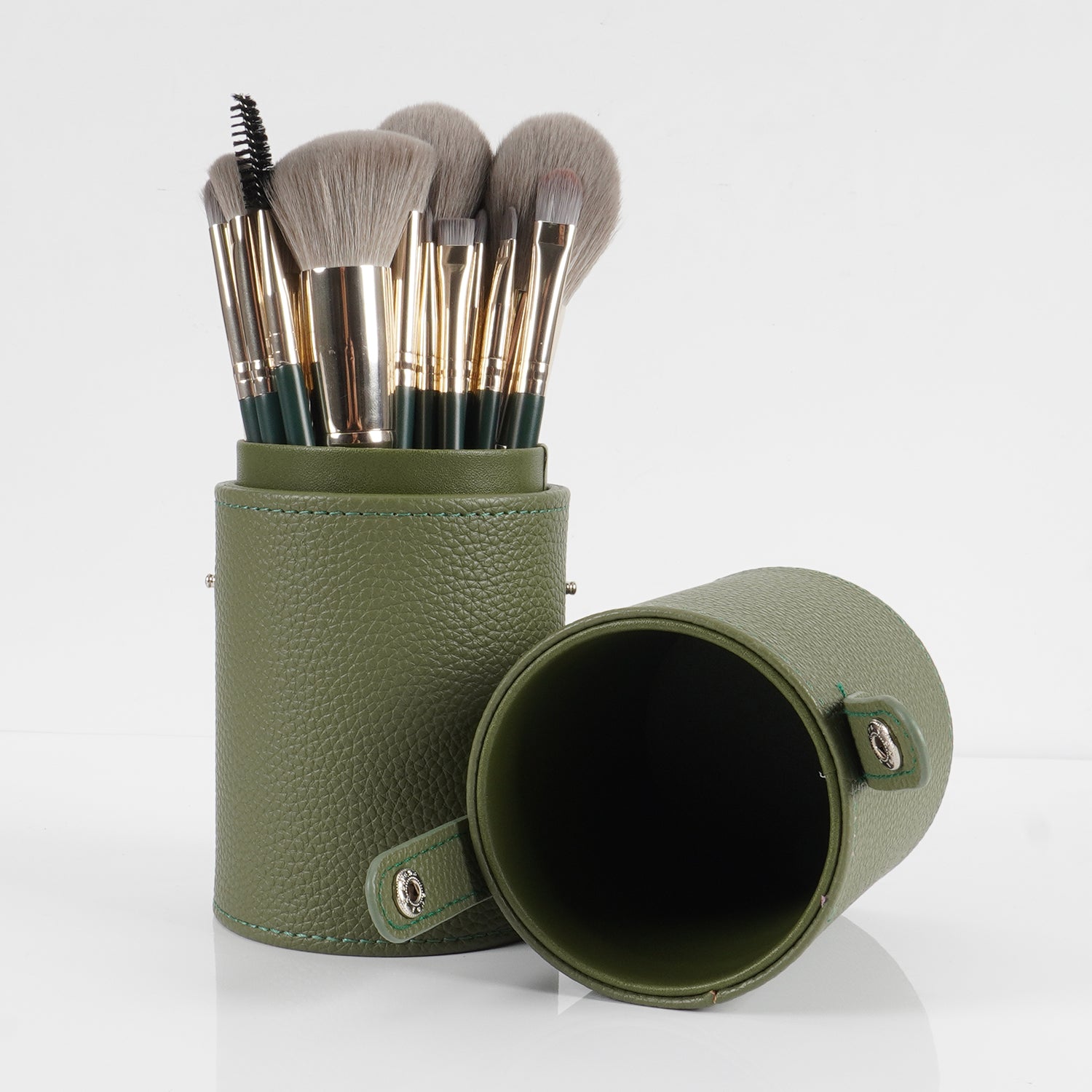 LULUCOLORS 18 PCS Green wooden handle with pointed tail Make-up Brush Set